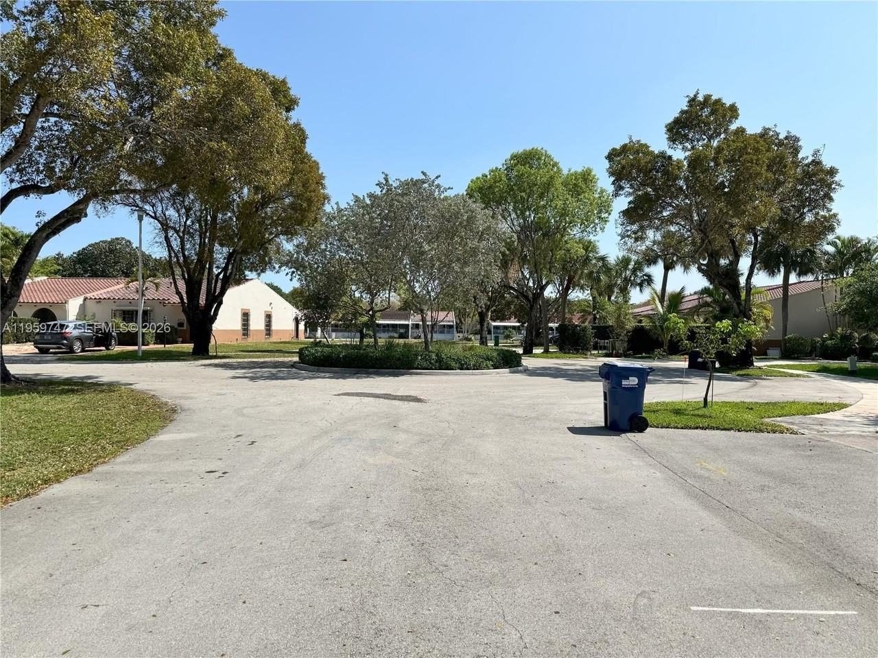 7002 Holly Rd - Photo 5 of 36