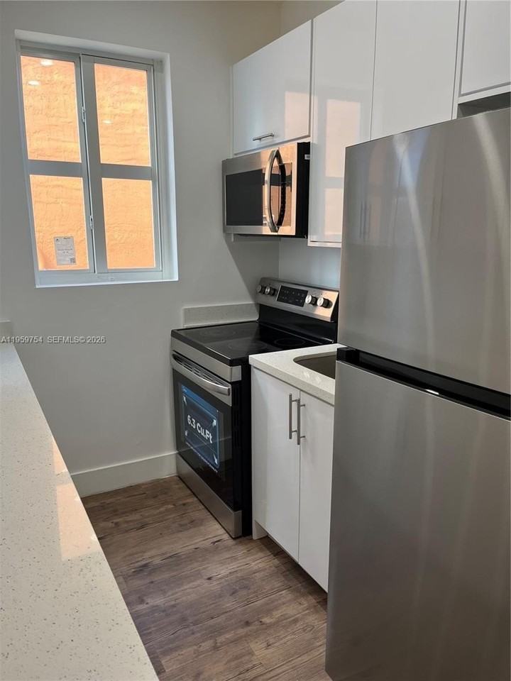 321 Sw 9th Ave #03 - Photo 4 of 8