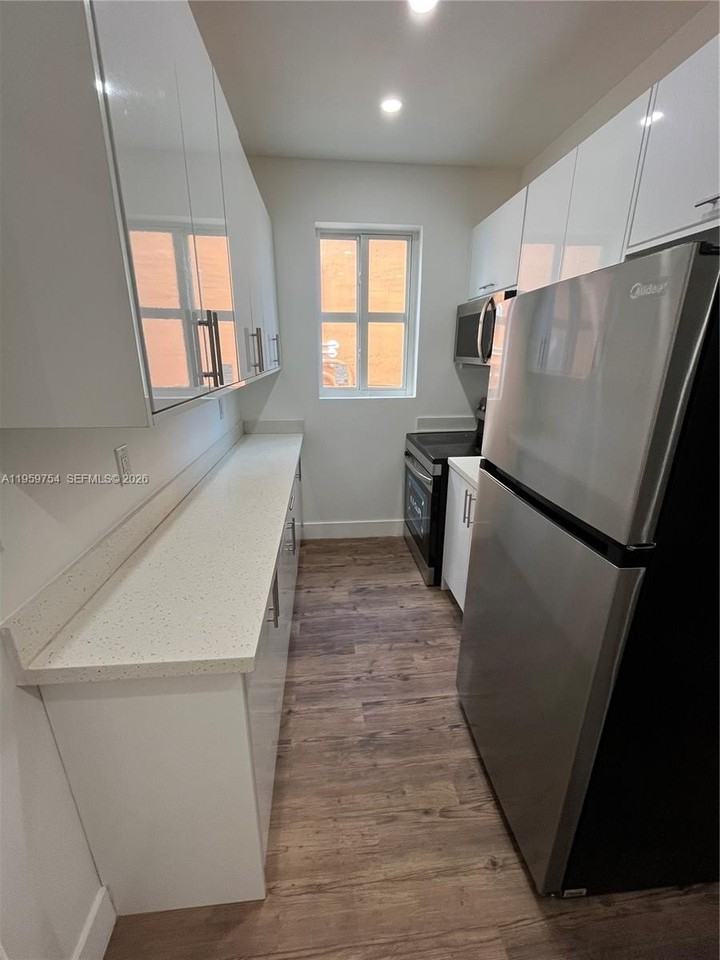 321 Sw 9th Ave #03 - Photo 5 of 8