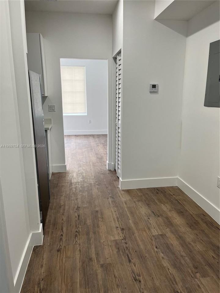 321 Sw 9th Ave #03 - Photo 7 of 8