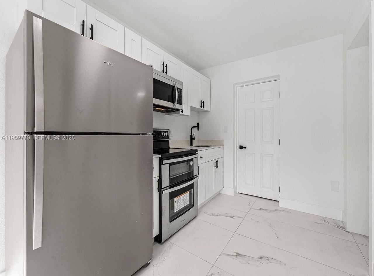 921 Nw 22nd Ct #2 - Photo 2 of 6