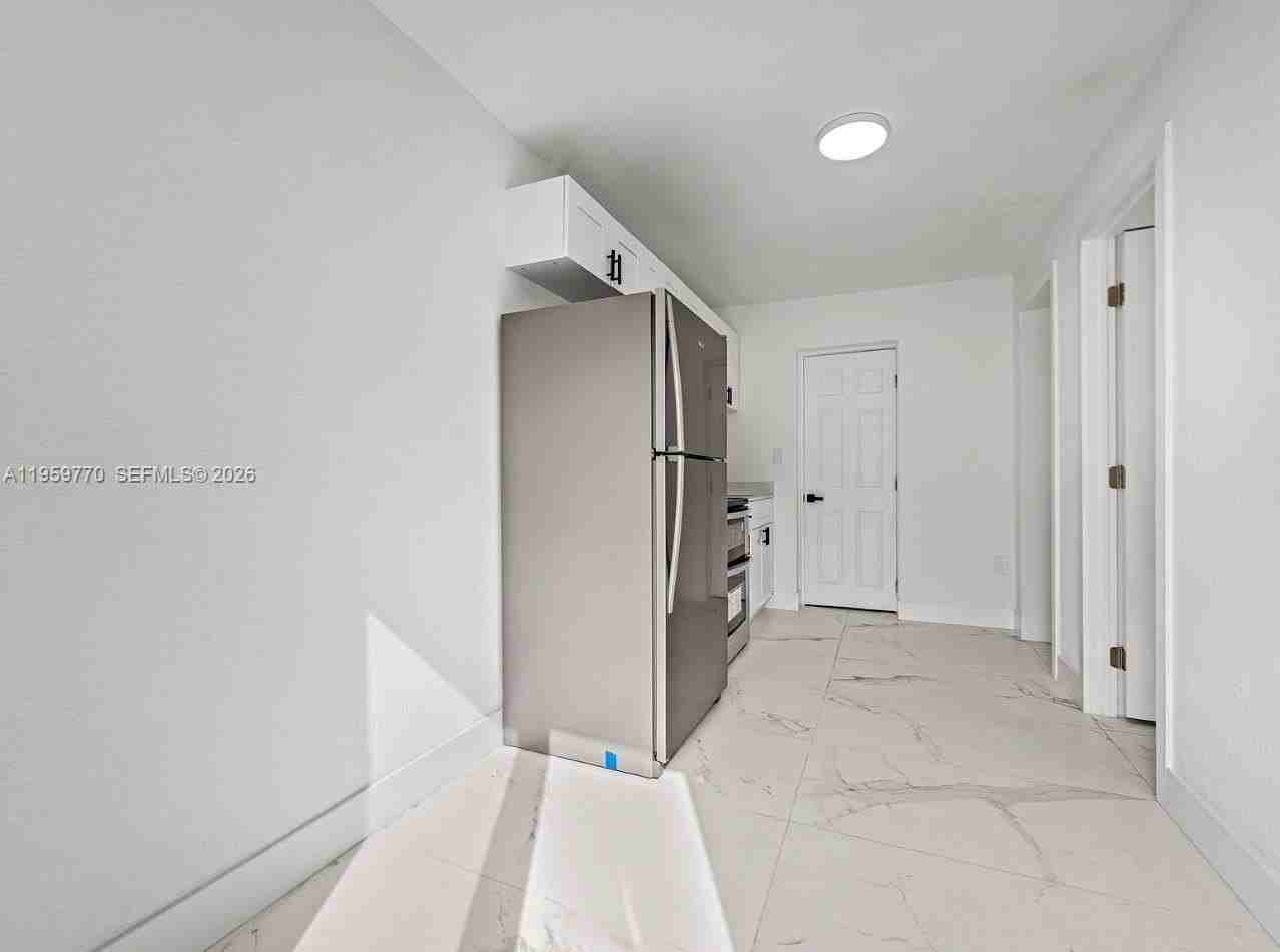 921 Nw 22nd Ct #2 - Photo 4 of 6