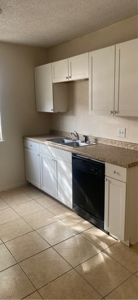 212 Erby Ave #A - Photo 3 of 10