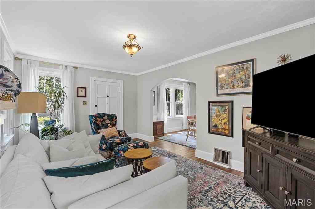 7525 Suffolk Ave - Photo 6 of 27