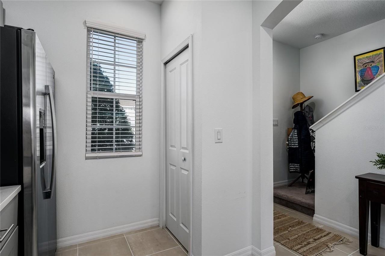 6217 Fairmont Ln - Photo 3 of 27