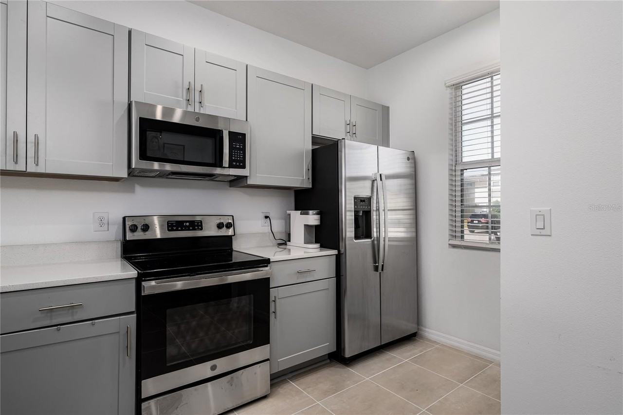 6217 Fairmont Ln - Photo 4 of 27