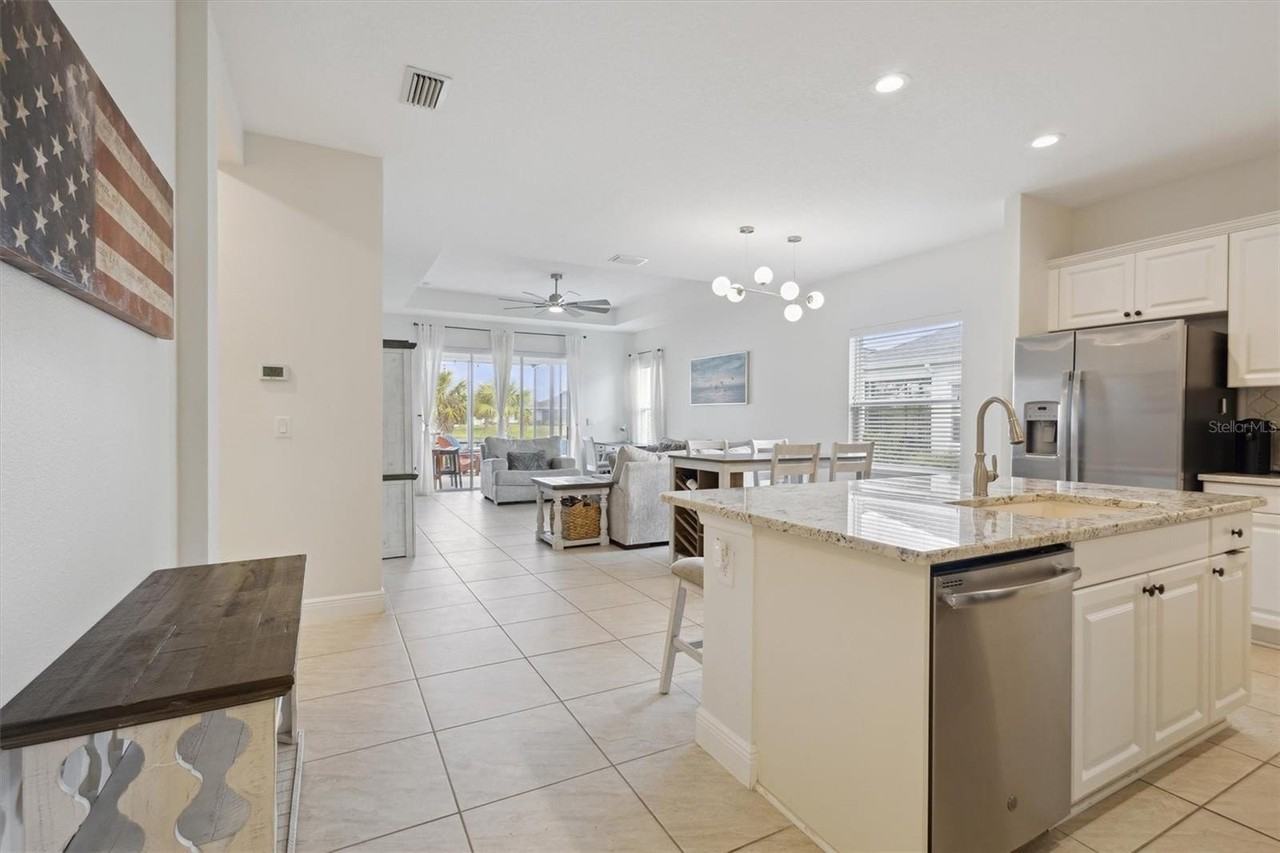 3919 Woodmont Dr - Photo 5 of 28