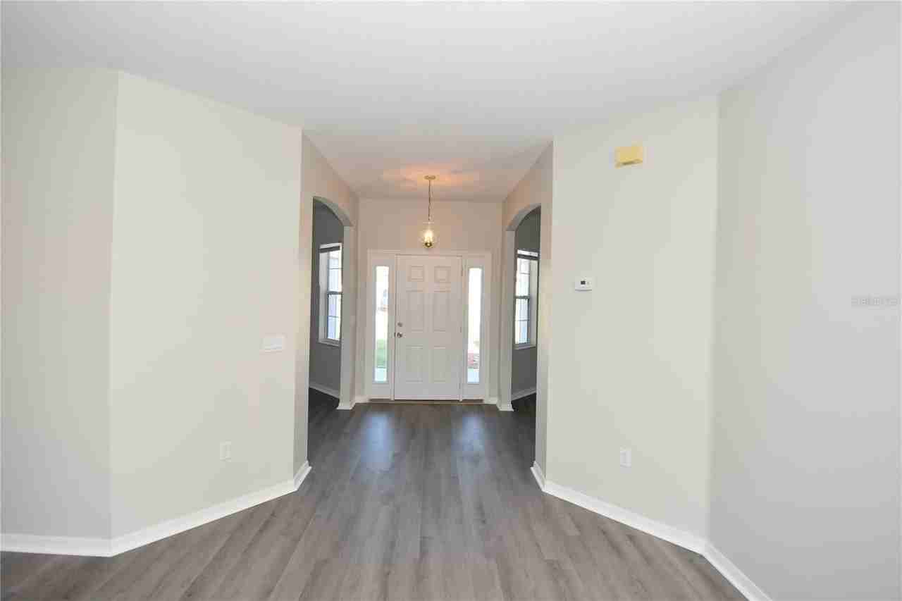 4 Lynn Pl - Photo 5 of 43