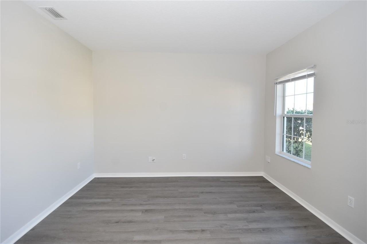 4 Lynn Pl - Photo 7 of 43