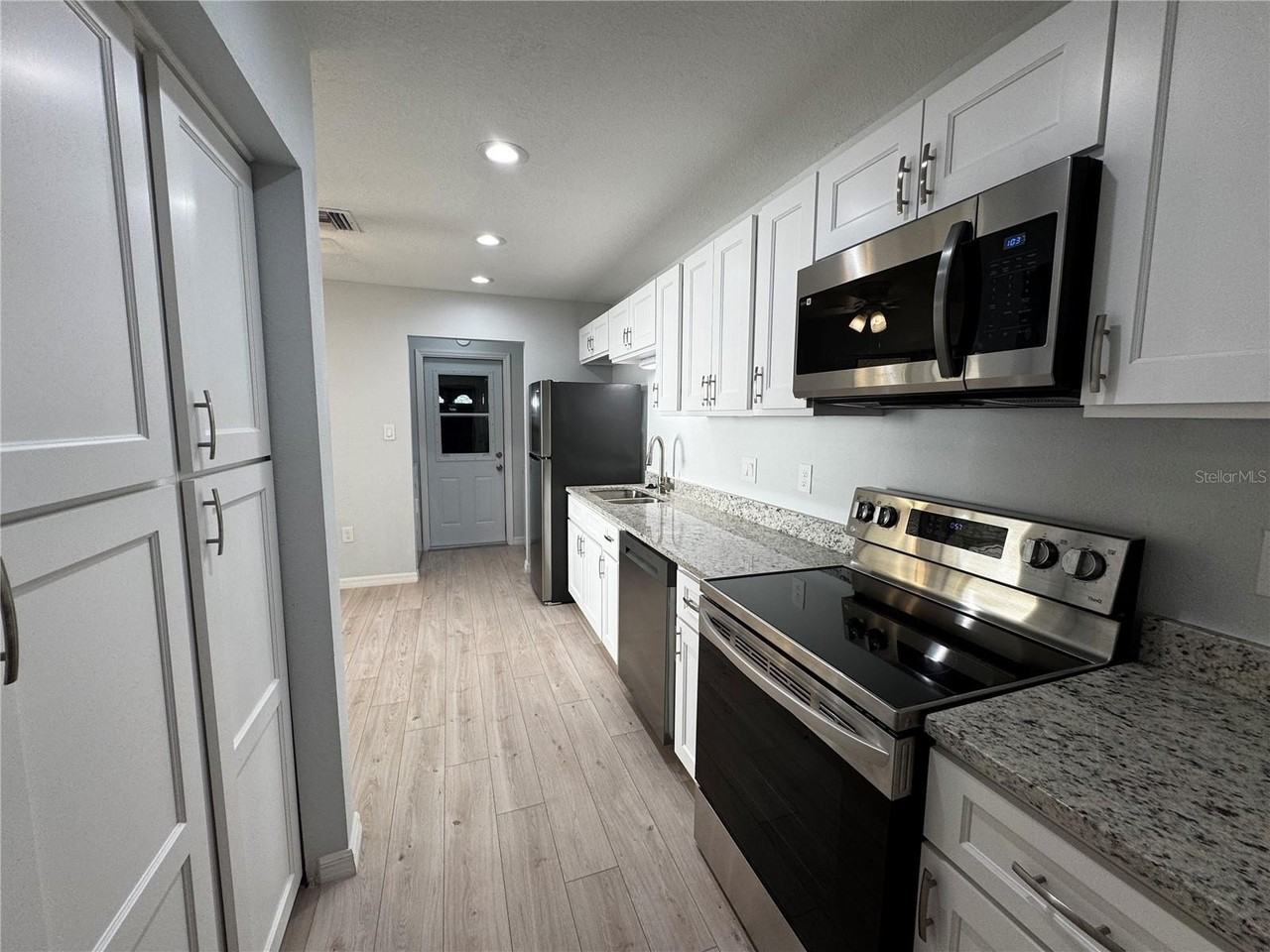 2205 Cypress Cove Dr - Photo 4 of 14