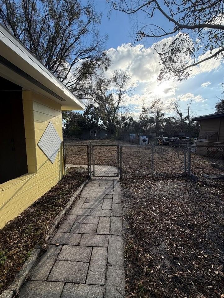 1915 E Fern Rd - Photo 4 of 15