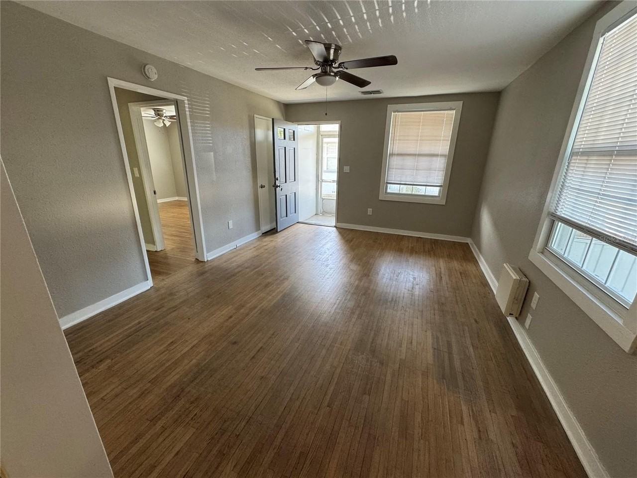 310 W Park St - Photo 2 of 10