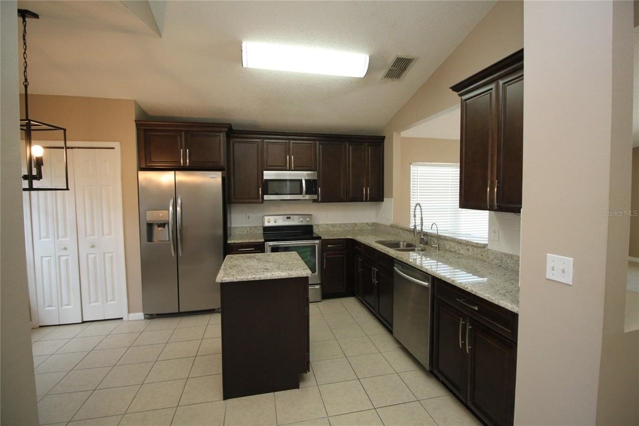 136 Bayswater Ln - Photo 5 of 35