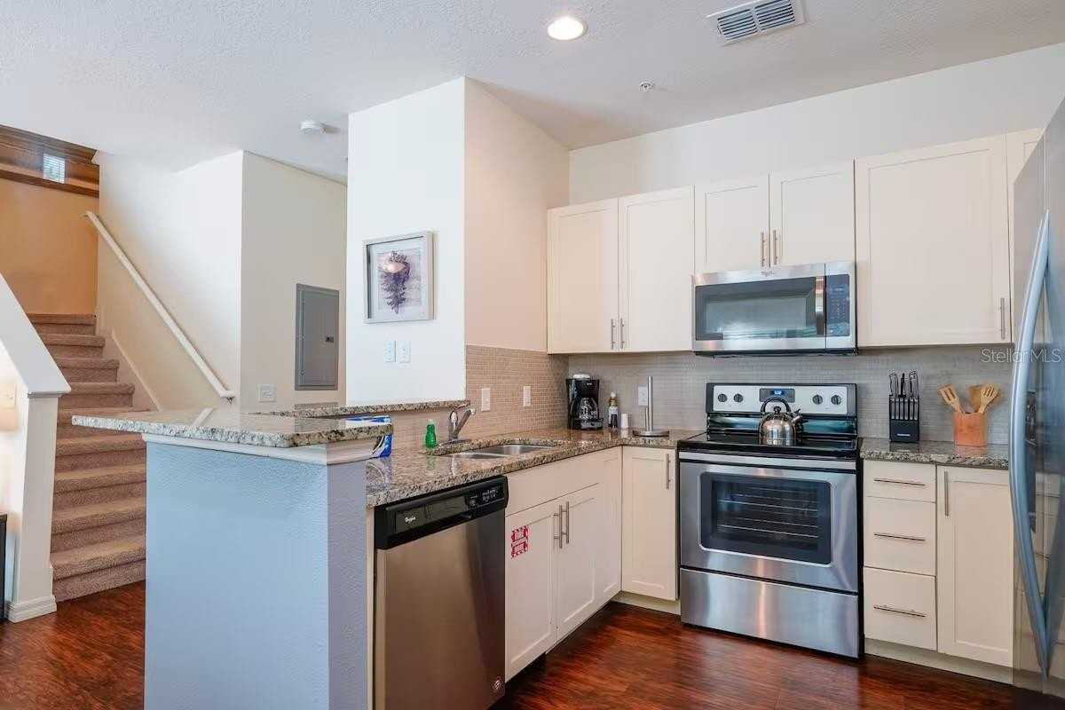 3201 Gold Ln - Photo 2 of 27