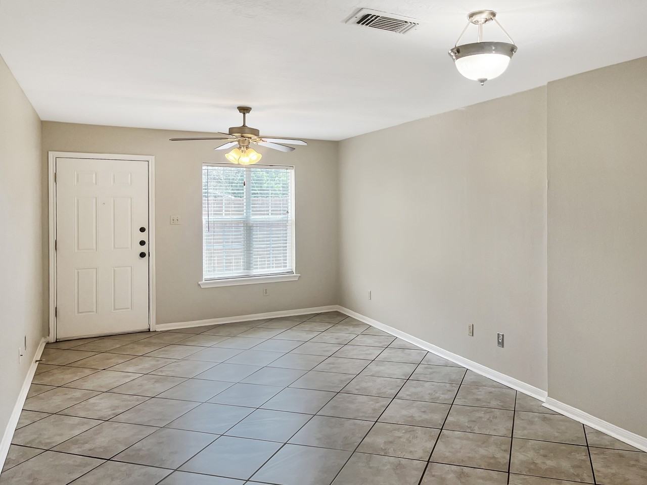 1811 Woodsman Dr #C - Photo 5 of 10