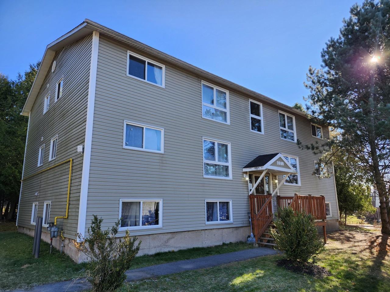 1000 Magee PlaceUnit 41000 Somerset Street #4 - Photo 2 of 2