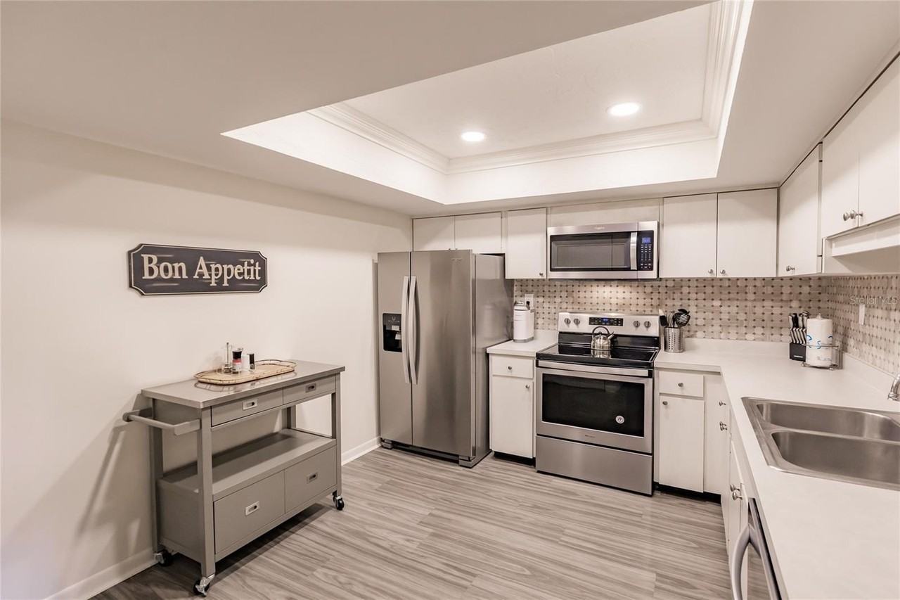 1055 W Peppertree Dr #302AA - Photo 3 of 31