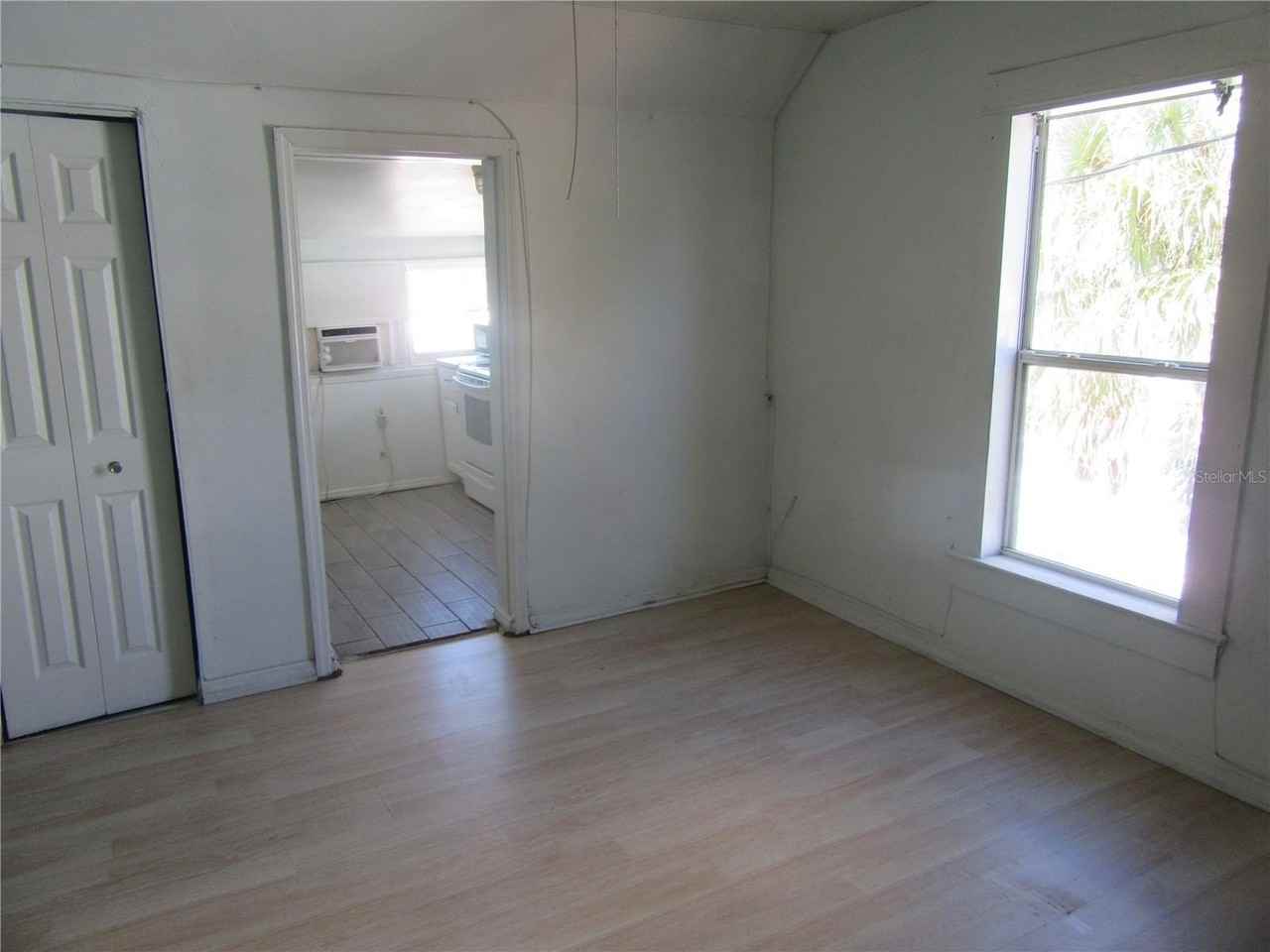 524 3rd St N #D - Photo 3 of 11