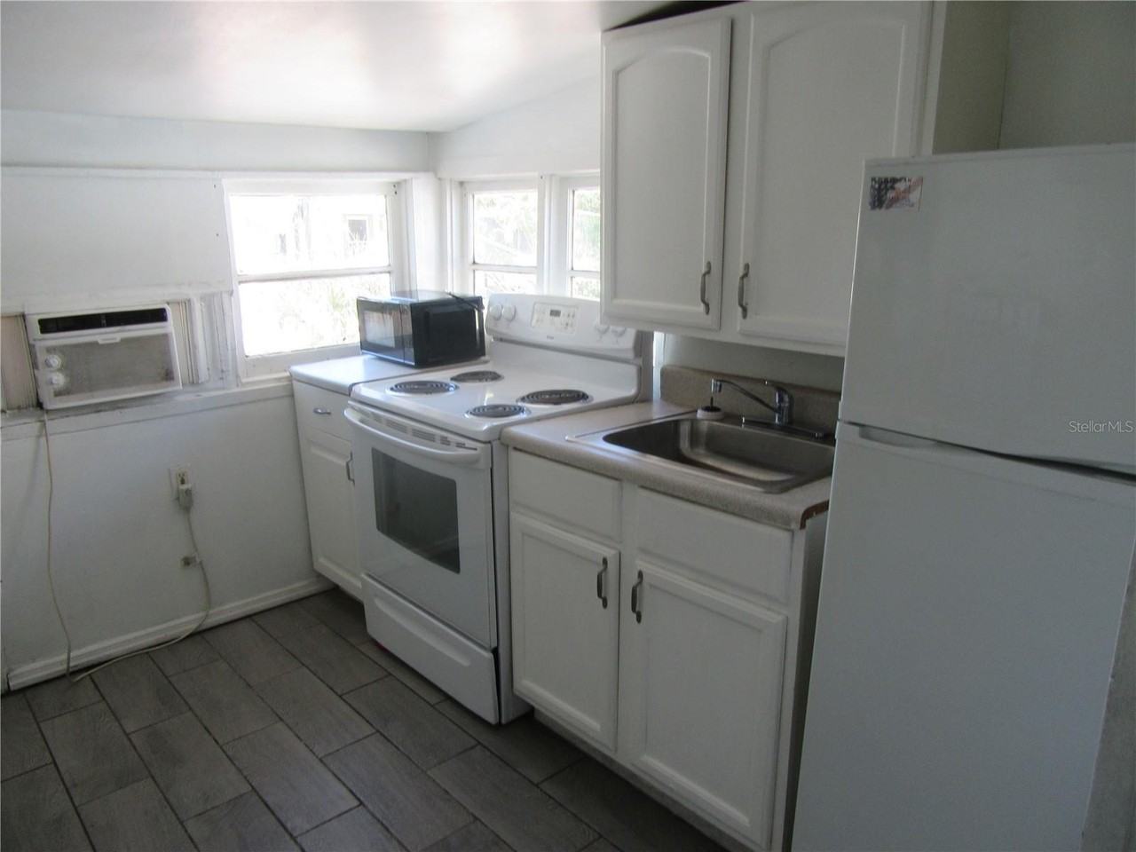 524 3rd St N #D - Photo 5 of 11