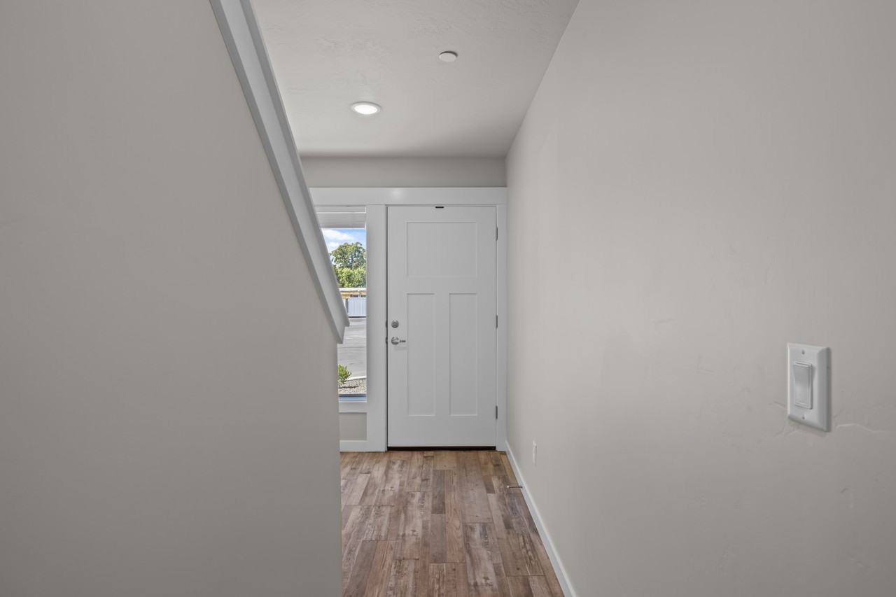 435 2nd Ave N #4 - Photo 3 of 23