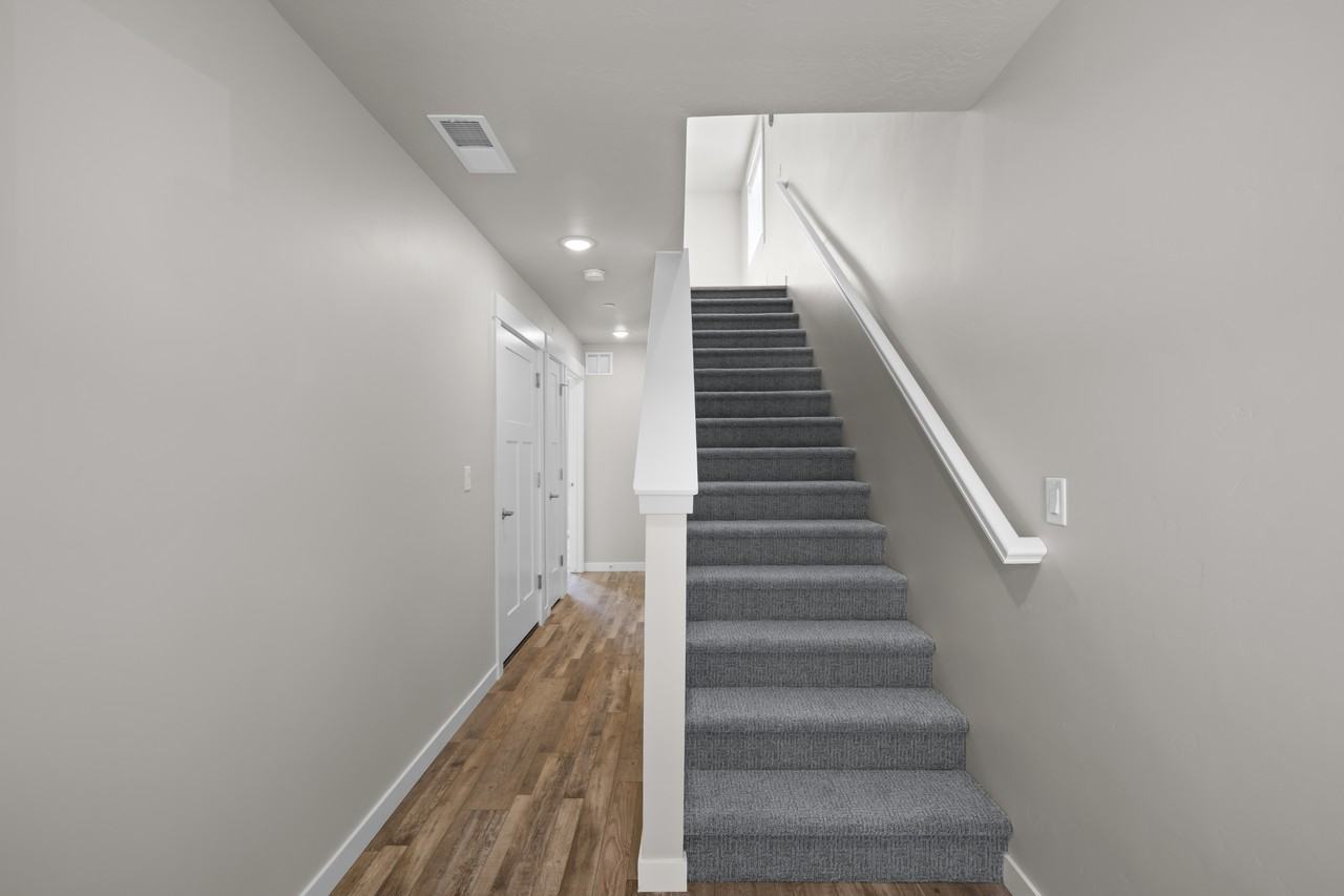 435 2nd Ave N #4 - Photo 4 of 23