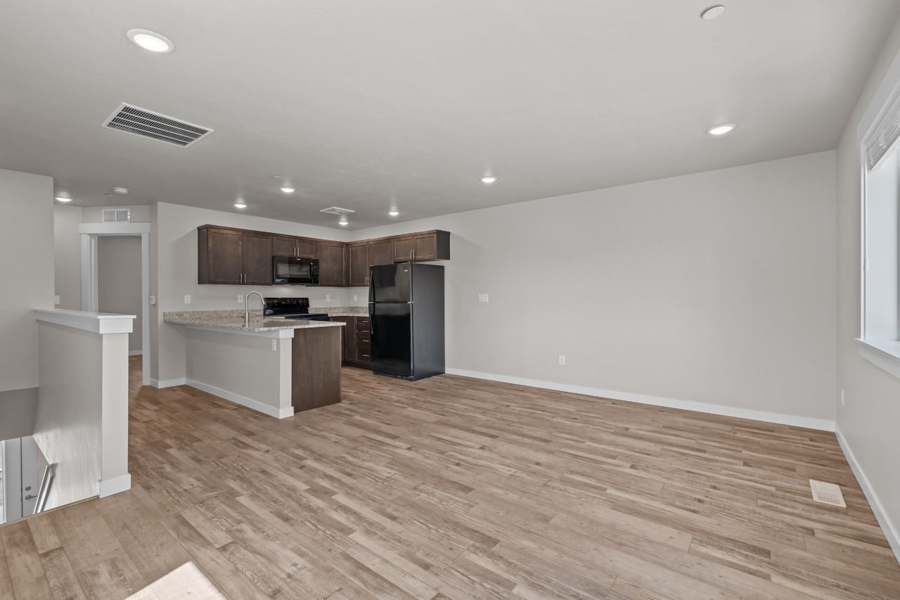 435 2nd Ave N #4 - Photo 5 of 23