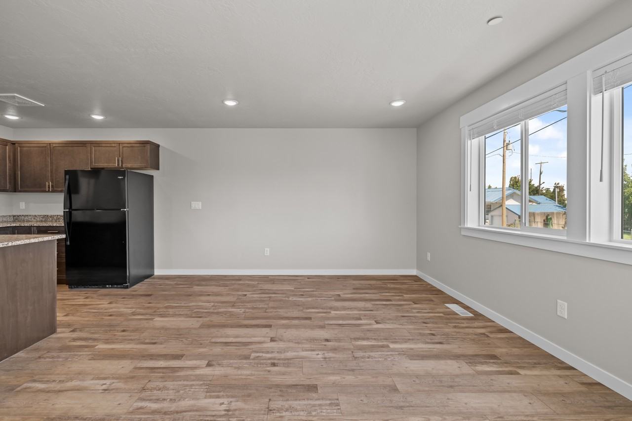 435 2nd Ave N #4 - Photo 7 of 23