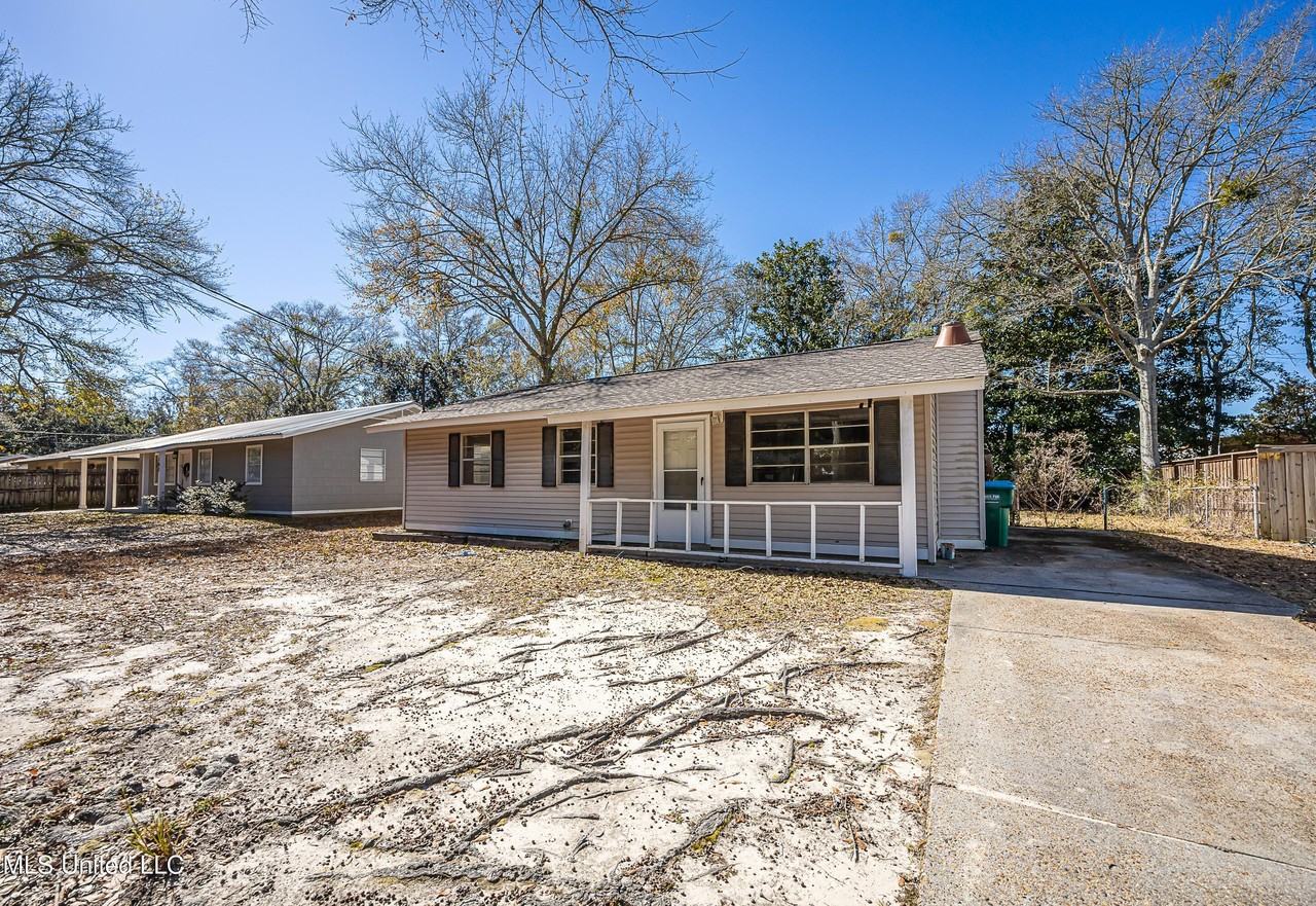 105 Hickory Dr - Photo 2 of 31