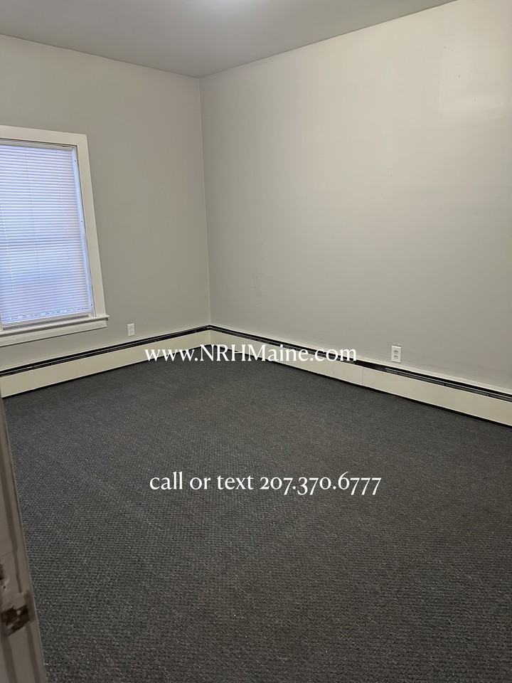 38 College St #2-38-2 - Photo 3 of 4