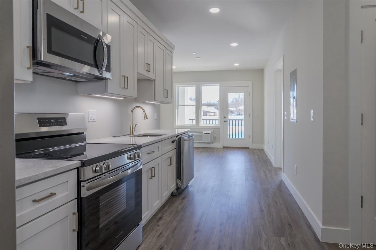 124 S Main St - Photo 2 of 15