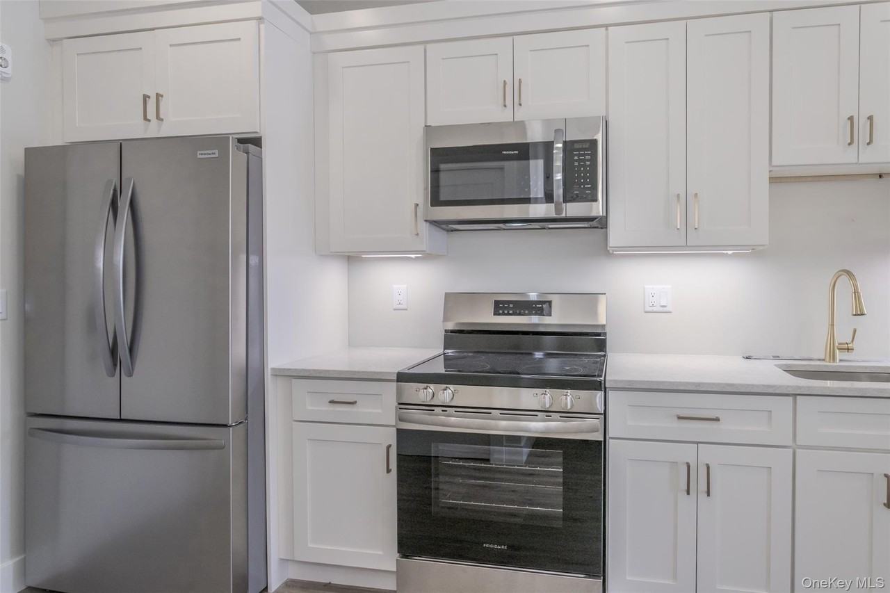 124 S Main St - Photo 3 of 15