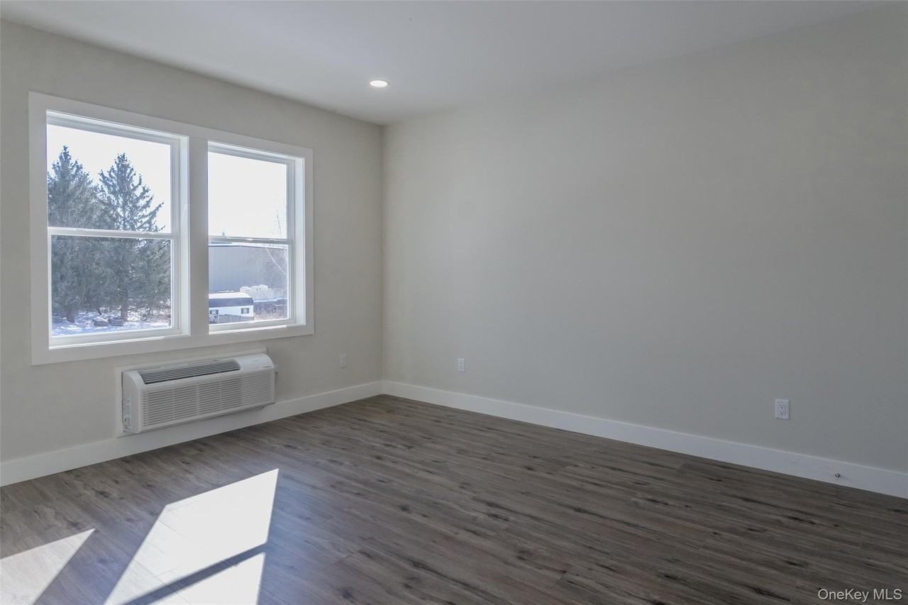 124 S Main St - Photo 5 of 15