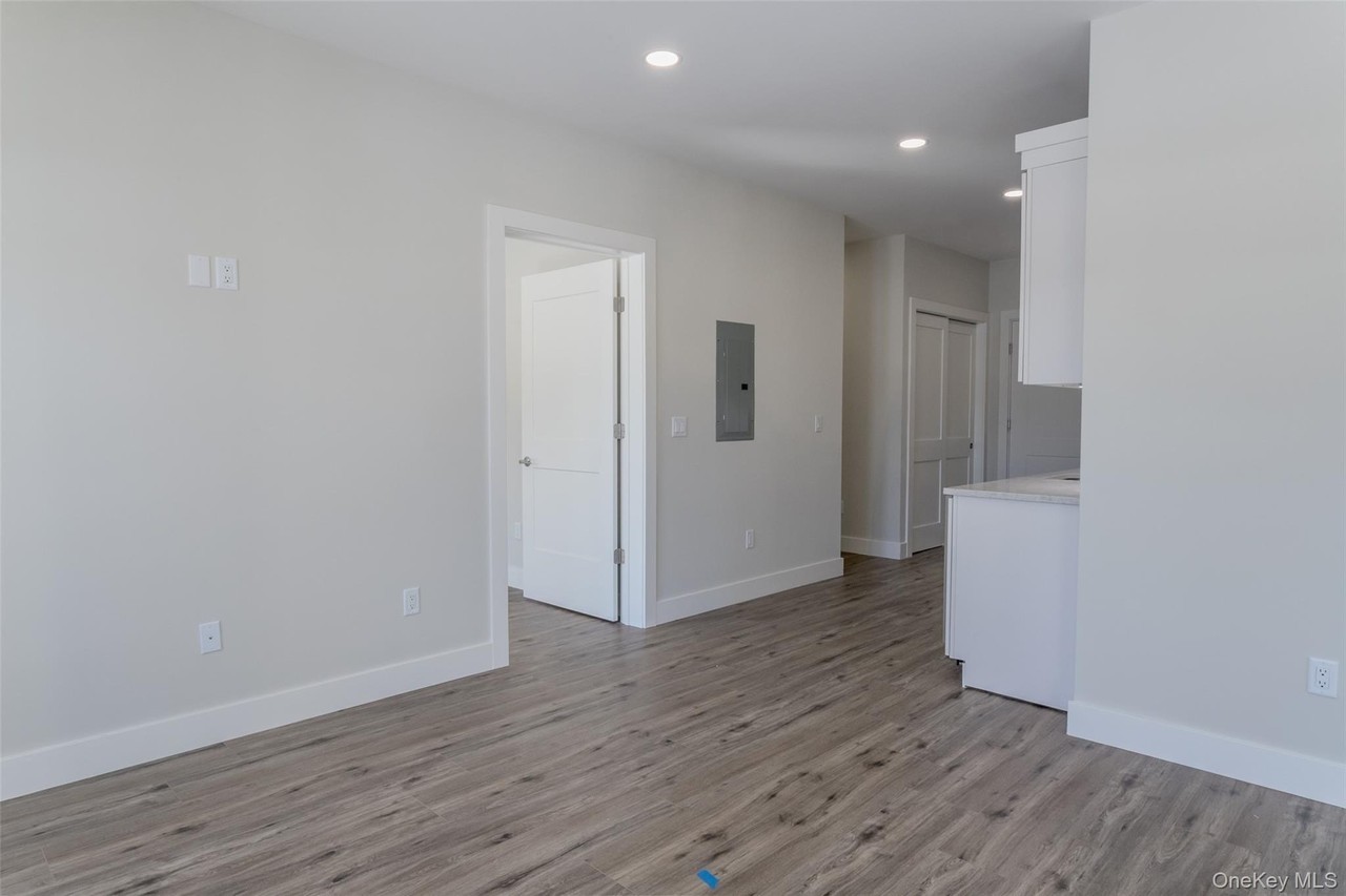 124 S Main St - Photo 6 of 15