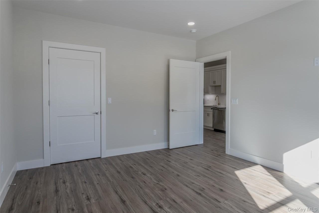 124 S Main St - Photo 7 of 15