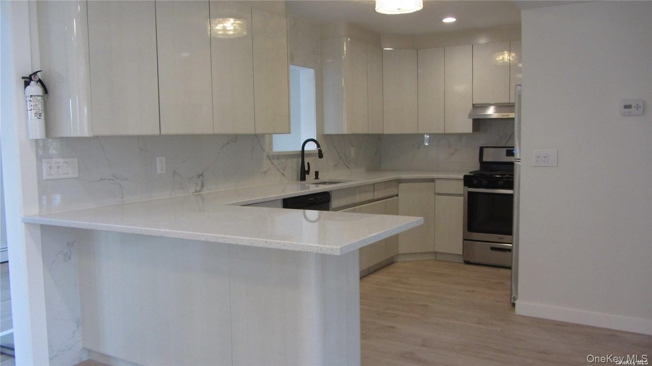 367 Columbus Pkwy - Photo 4 of 20