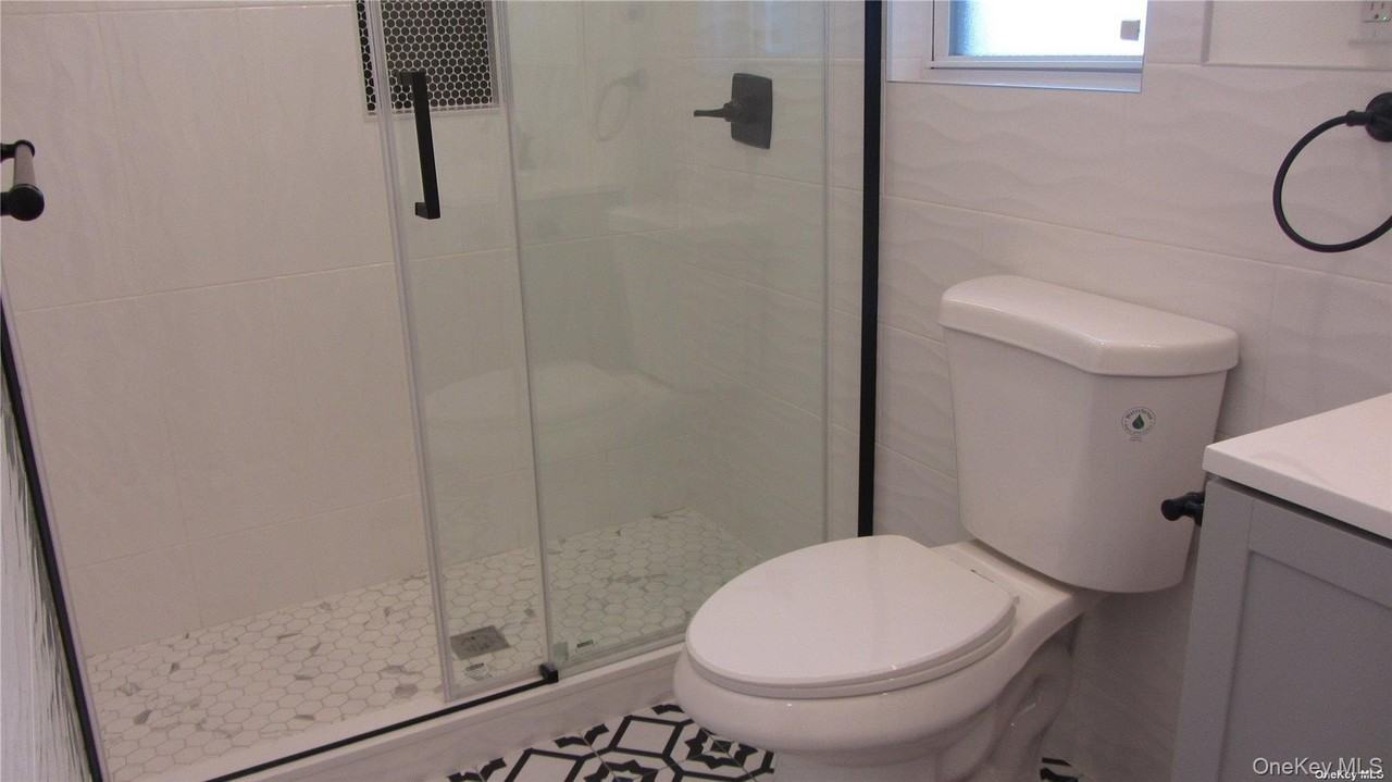 367 Columbus Pkwy - Photo 5 of 20