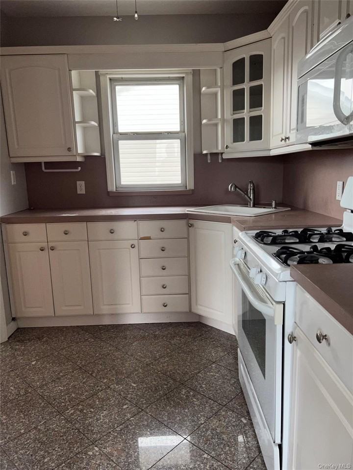 456 Burkhard Ave Unit 2nd #2nd - Photo 4 of 13