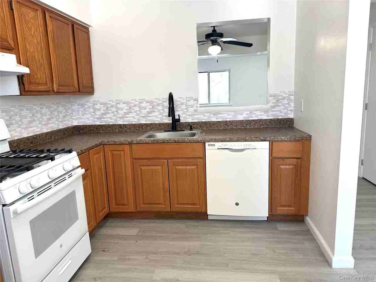 205 Everett Pl - Photo 5 of 16