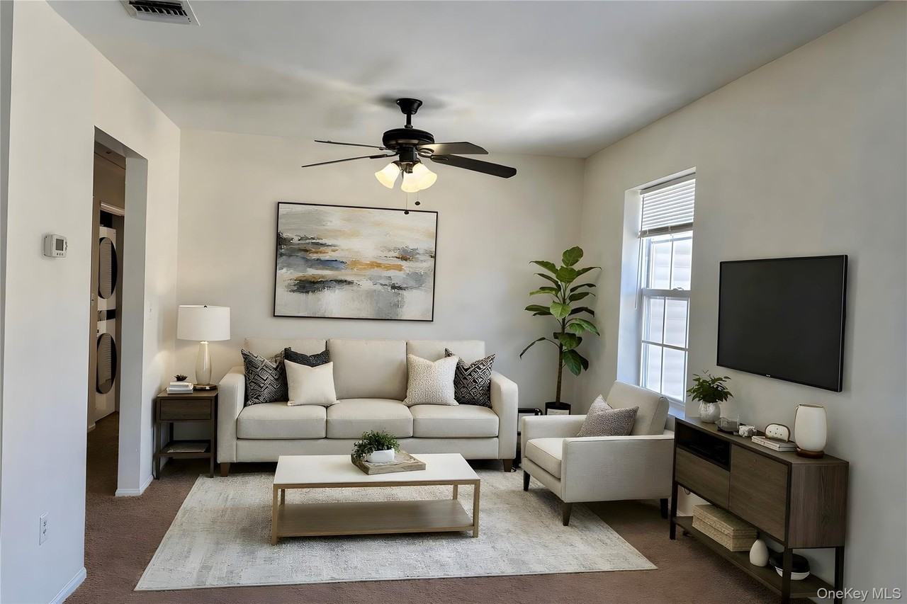 82 High St Apt 5 #5 - Photo 2 of 10