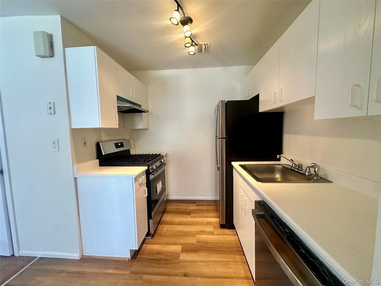 82 High St Apt 5 #5 - Photo 6 of 10