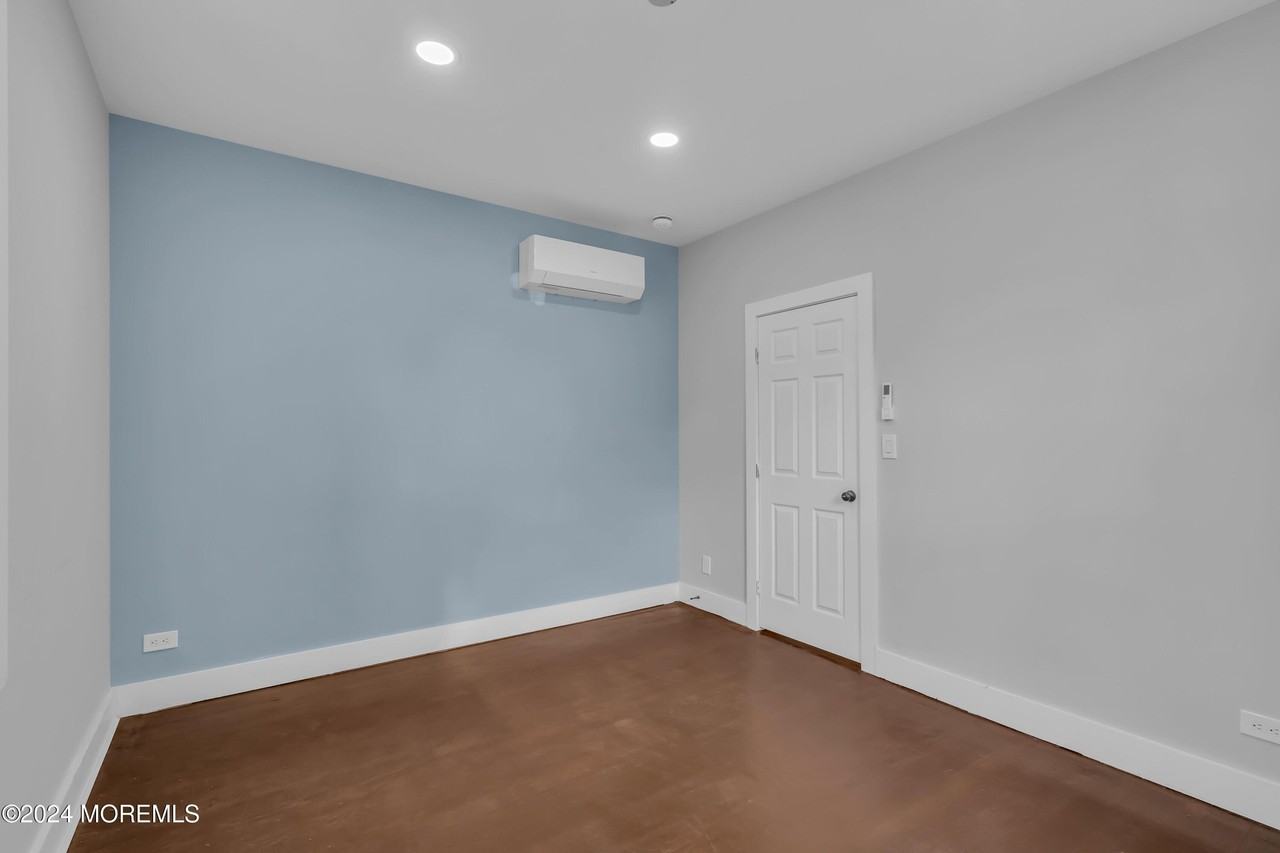 922 4th Ave Apt 2a #2A - Photo 4 of 28