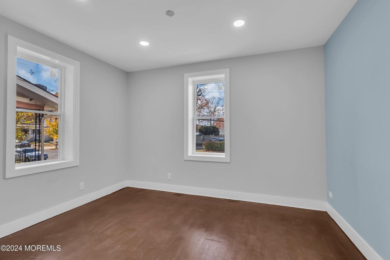 922 4th Ave Apt 2a #2A - Photo 5 of 28