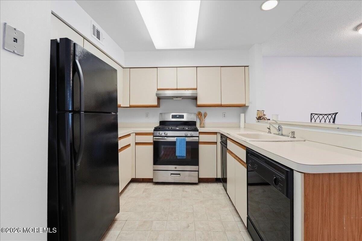 3431 Bridge Ave Apt 15 #15 - Photo 6 of 18