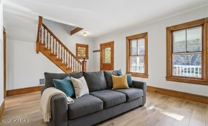 555 Cedar Ave - Photo 2 of 6