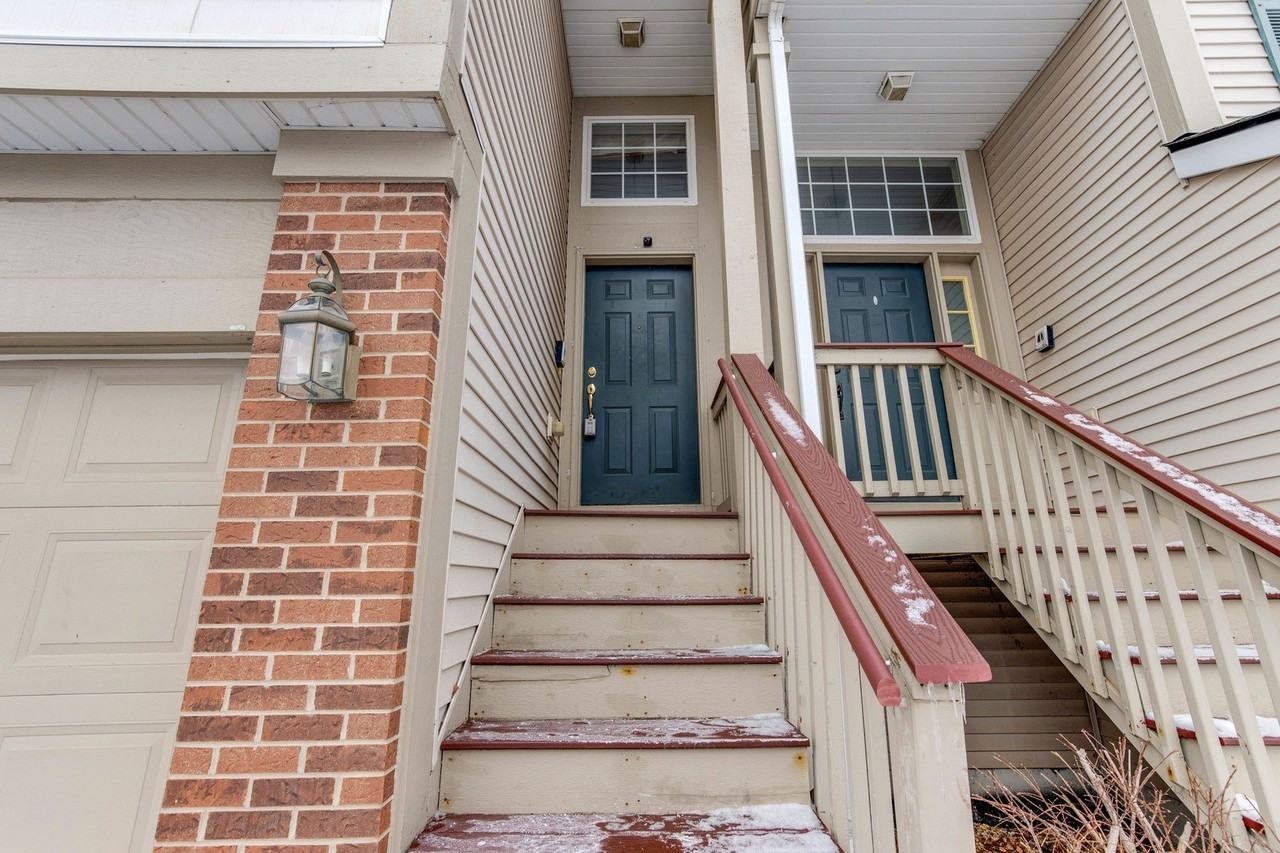 2913 Saganashkee Ln - Photo 5 of 34