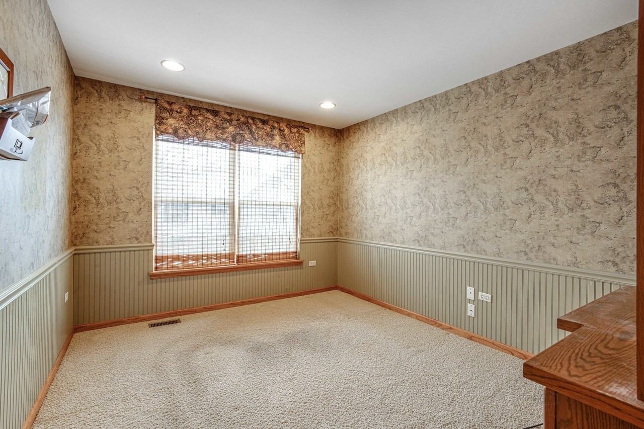 2913 Saganashkee Ln - Photo 7 of 34