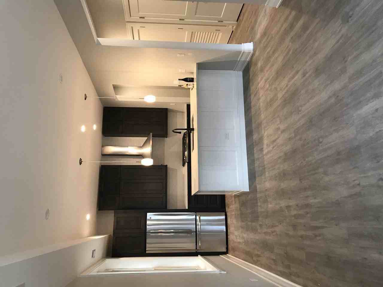 2318 W Thomas St Apt 1f #1F - Photo 2 of 15