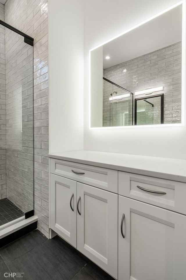 2318 W Thomas St Apt 1f #1F - Photo 6 of 15