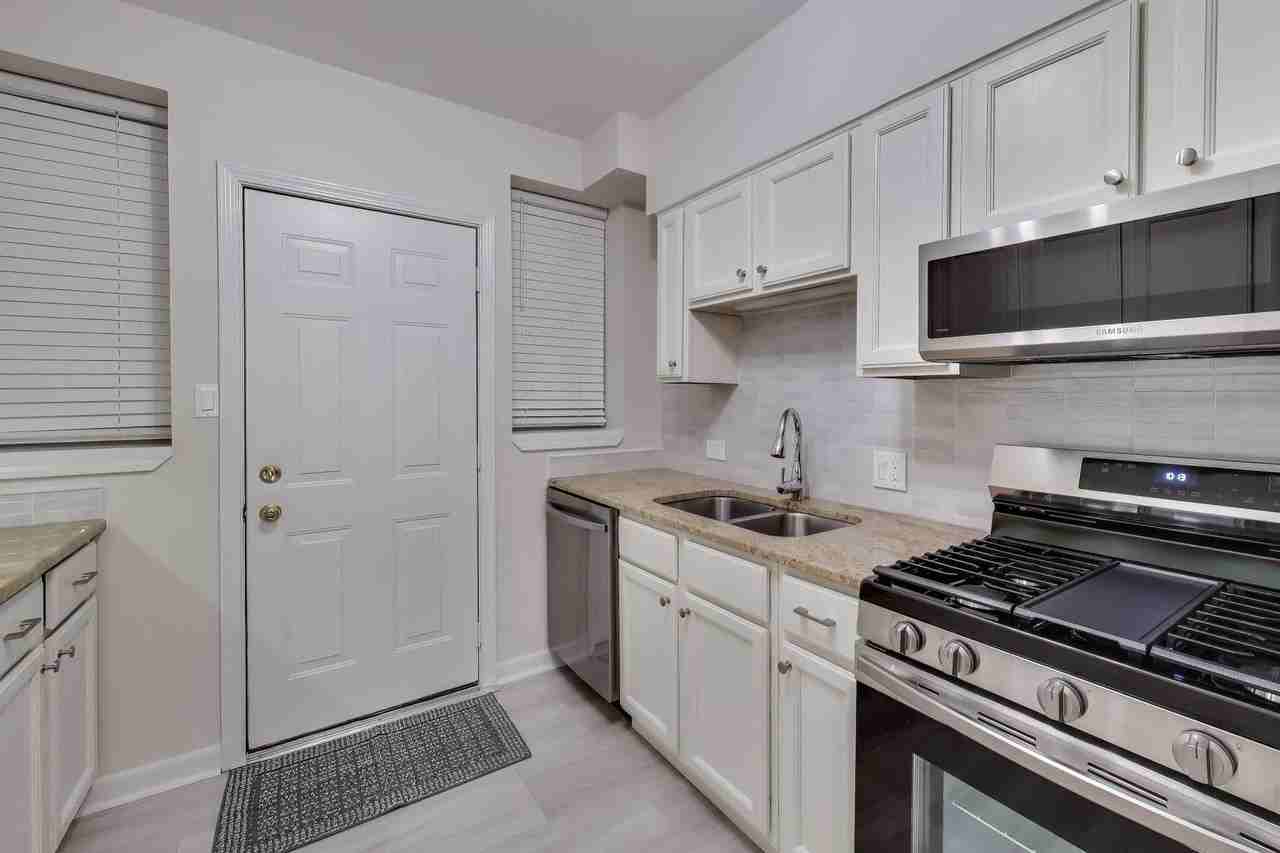 1 W Oak Ave Apt C1 #C1 - Photo 2 of 16