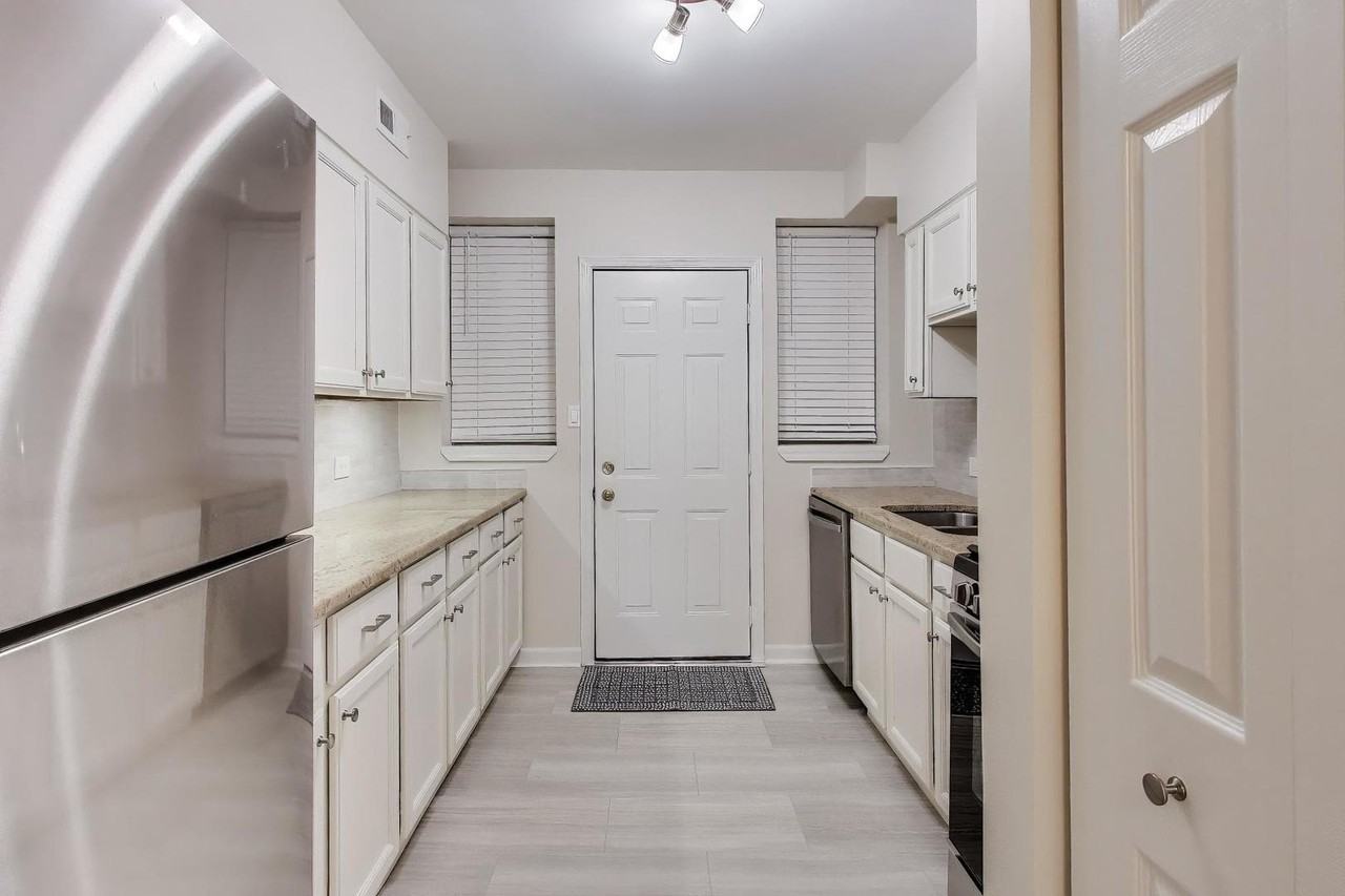 1 W Oak Ave Apt C1 #C1 - Photo 3 of 16